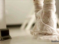 18 ans, Doigter, Hd, Seins naturels, Orgasme, Petite femme, Rasée, Solo