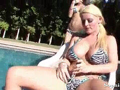 Bikini, Lesbienne, De plein air, Piscine, Chatte, Jouets