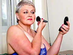 Belle grosse femme bgf, Gros cul, Gros seins, Blonde, Rondelette, Masturbation, Cheveux courts, Solo