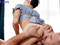 Amateur, Bizarre, Sucer une bite, Travestis, Gorge profonde, Homosexuelle, Talons, Maigrichonne