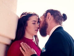 Grote kont, Pijpbeurt, Bruinharig, Erotisch, Zoenen, Buiten, Tiener, Bruiloft