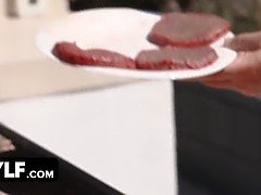 デカ尻, ビキニ, フェラチオ, 食い込み, エロ熟女, 淫乱熟女, オマンコ, 叫ぶ