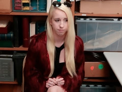 ブロンド, フェラチオ, 捕まる, 手コキする, 剃毛, ストリッピング, ティーン, ユニフォーム