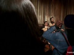 Anal, Bondage, Domination, Femelle, Pénétrer avec le poing, Public, Rugueux, Voyeur