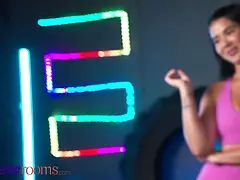 Blasen, Braunhaarige, Sporthalle, Hd, Orgasmus, Zierlich, Muschi, Schreiend