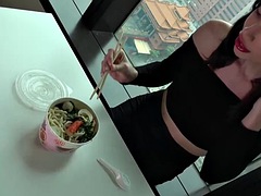 アナル, デカパイ, フェラチオ, 茶髪の, 手コキする, 熟年, 淫乱熟女, ティーン