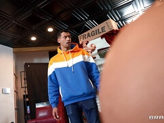 Grosse bite, Noire, Brunette brune, Plantureuse, Interracial, Maman, Public, Chatte