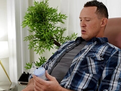 In den arsch, Grosser schwanz, Blasen, Braunhaarige, Kehlenfick, Absätze, Titten, Uniform