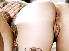 Cul, Nana, Brunette brune, Couple, Jeux, Lesbienne, Seins naturels, Bureau