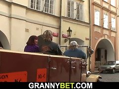 Braunhaarige, Geile alte tussi, Kehlenfick, Oma, Reif, Milf, Mutti, Realität