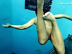 Gros seins, Petite amie, De plein air, Piscine, Public, Chatte, Russe, Adolescente