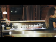 Blonde, Bottes, Brunette brune, Clito, Couple, Français, Embrassement, Cuisine