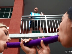 デカパイ, 巨乳な, ディルド, 黒人, レズビアン, アウトドア, おもちゃ