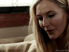 Mona Wales enjoys passionate & romantic sex