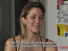 In den arsch, Blasen, Braunhaarige, Spermaladung, Handjob, Reif, Jungendliche (18+), Titten