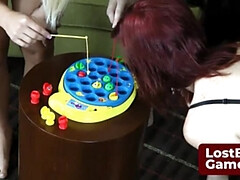 Enthousiasteling, Blond, Bruinharig, Spel, Hd, Roodharige vrouw, Strippen, Strippen