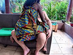 Tetas grandes, Mamada, Corrida, Penetracion con dedos, Hd, Interracial, Besar, Al aire libre