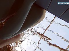 Enthousiasteling, Badpak, Hd, Naakt, Biljart, Geschoren, Tiener, Tieten likken