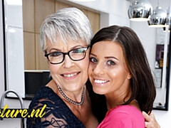Brits, Bruinharig, Vingeren, Omie, Hd, Lesbisch, Rijpe lesbienne, Kut duiken