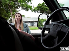 Gros cul, Sucer une bite, Voiture, En levrette, Masturbation, Rasée, Maigrichonne, Adolescente