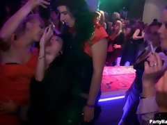 素人, フェラチオ, 衣服着たままセックス, バック, 眼鏡, 下着, フェラする, スインガー