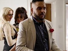 Grosse titten, Schwarz, Blondine, Interrassisch, Milf, Strümpfe, Flotter dreier, Titten