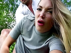 Culo grande, Verga grande, Mamada, Al aire libre, Pov, Cabello corto, Flaco, Adolescente