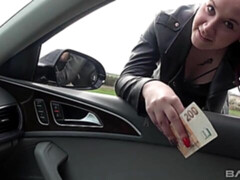 Grote lul, Auto, Handbeurt, Likken, Masturbatie, Geld, Buiten, Roodharige vrouw