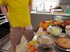 Спальня, Большой член, Большие сиськи, Глубокая глотка, Натуральные сиськи, Тощие, Сиськи, Жена