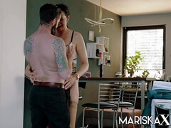 Grote lul, Grote mammen, Bruinharig, Rondborstig, Vingeren, Moeder die ik wil neuken, Kousen, Tieten likken