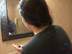 Leie, Arsch, Braunhaarige, Kleid, Absätze, Muschi, Rasiert, Titten