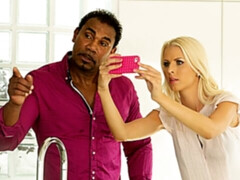 Schwarz, Blondine, Blasen, Handjob, Küssen, Lecken, Milf, Rasiert