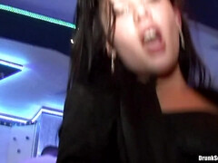 Grote mammen, Blond, Gek, Dronken, Groep, Orgie, Rijden, Slet