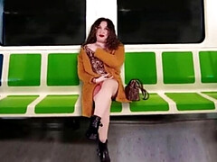 Пальцем, Забавное, Натуральные сиськи, Киски, Сиськи, В поезде, Подглядывание, Жена