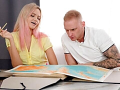 18 ans, Gros cul, Grosse bite, Blonde, Sucer une bite, En levrette, Seins naturels, Adolescente