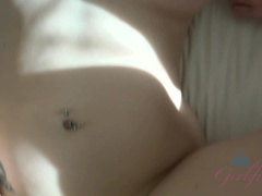 Gros seins, Éjaculation interne, Branlette thaïlandaise, Lunettes, Poilue, Petite femme, Chatte, Nénés