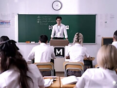 18 jahre, Grosser arsch, Grosser schwanz, Grosse titten, Blasen, Hundestellung, Japanische massage, Jungendliche (18+)