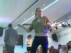 Rubia, Vestidas, Bailar, Interracial, Lesbiana, Fiesta, Estrella porno, Mojado