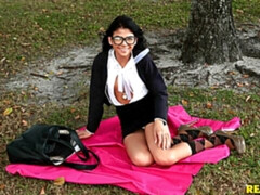 Grosse bite, Sucer une bite, Brunette brune, En levrette, Seins naturels, Petite femme, Adolescente, Nénés