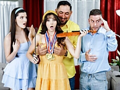 18 ans, Grosse bite, Gros seins, Sucer une bite, En levrette, Le plan cul à quatre, Maigrichonne, Adolescente