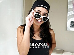 18 ans, Grosse bite, Gros seins, Noire, Sucer une bite, Fille latino, Maigrichonne, Adolescente