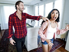 18 ans, Gros cul, Grosse bite, Gros seins, Sucer une bite, Brunette brune, En levrette, Adolescente