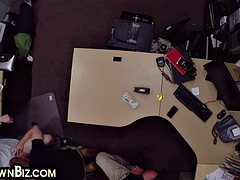 Leie, In den arsch, Blasen, Schwul, Handjob, Milf, Büro, Flotter dreier