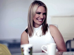 Grote mammen, Bruinharig, Gezichtzitten, Lesbisch, Likken, Natuurlijke tieten, Kut duiken, Trio