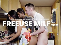 Gros seins, Sucer une bite, Tir de sperme, Gorge profonde, Mature, Mère que j'aimerais baiser, Criant