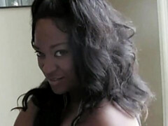 Leie, Braunhaarige, Schwarz, Fingern, Masturbation, Milf, Solo, Entkleiden