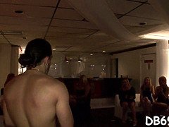 Sucer une bite, Brunette brune, Tir de sperme, Groupe, Branlette thaïlandaise, Fête, Se déshabiller, Suçant