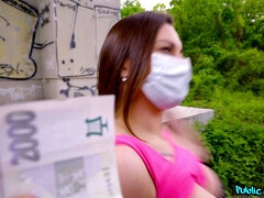 Grosse titten, Braunhaarige, Handjob, Maske, Natürlichen titten, Im freien, Öffentlich, Rock