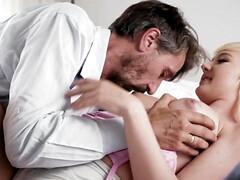 Lieveling, Grote mammen, Blond, Pijpbeurt, Sperma, Daddy, Lul, Hardcore