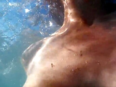 Tetas grandes, Masaje, Pov, Público, Tetas colgantes, Flaco, Adolescente, Bajo el agua